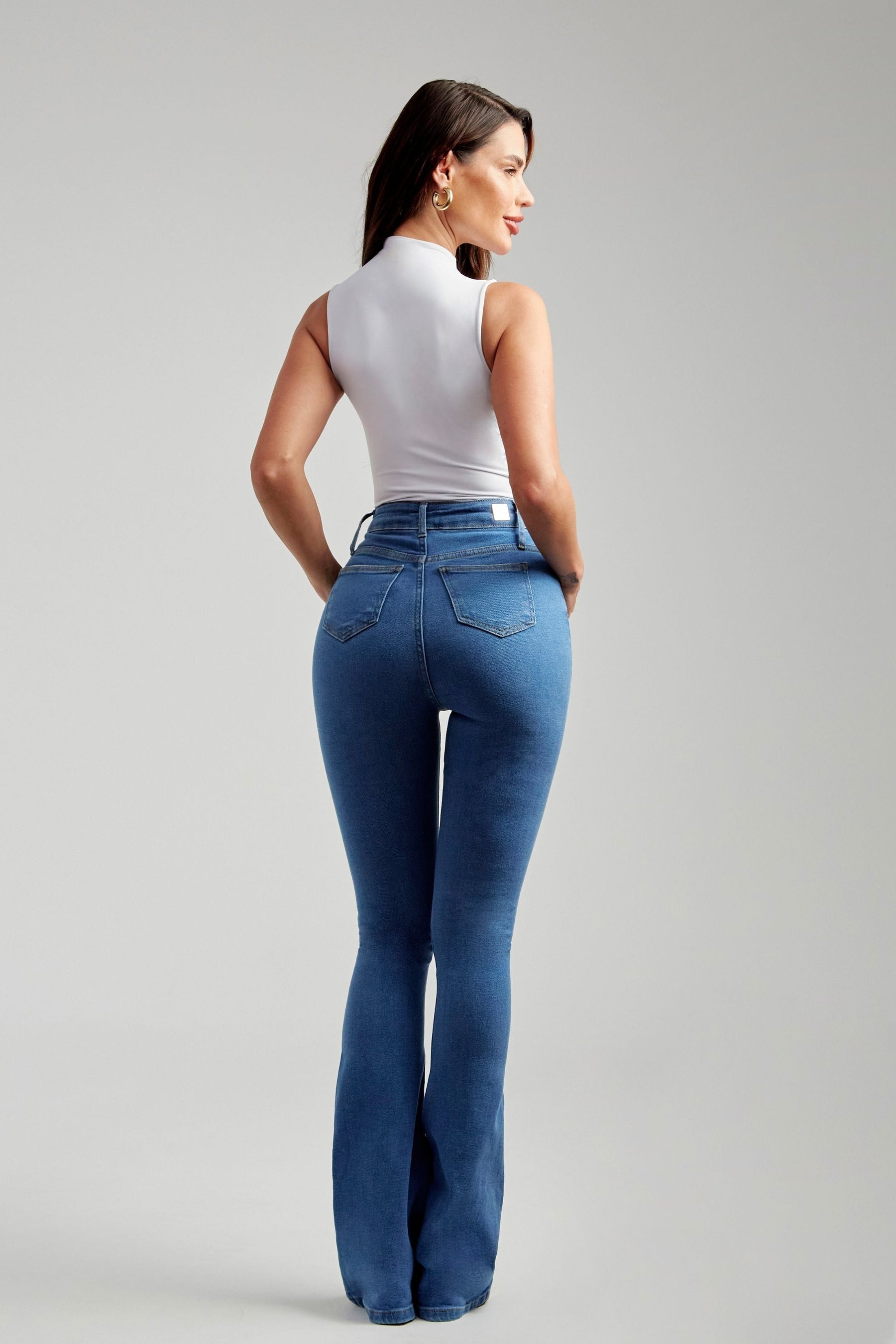 Calça Jeans Modeladora Flare Clássica Cós Super Alto